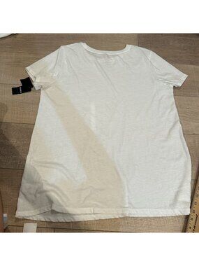 TORRID WOMENS VINTAGE WHITE TEE SHIRT NEW CLASSIC FIT SIZE 0 US SIZE 10
